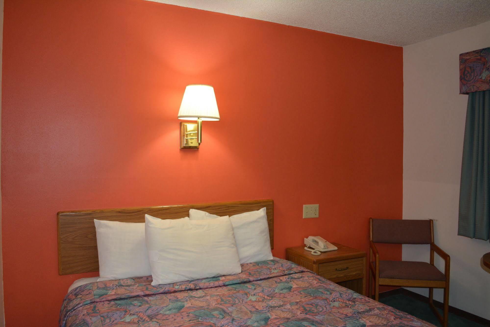 Bloomer Inn & Suites Exterior foto